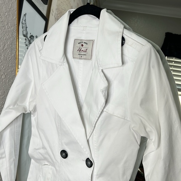 White button down Casual Trophy Jacket - Picture 2 of 5